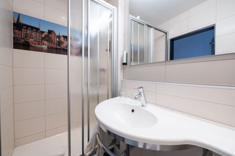 Standard Double Room, Non Smoking | Bathroom | Shower, hair dryer, towels, soap