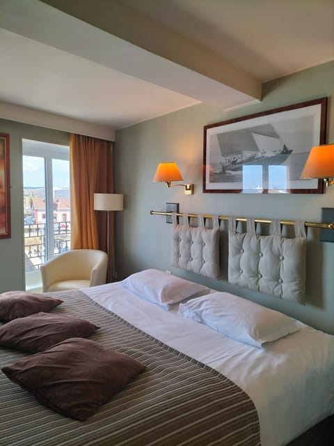 Panoramic Double Room, 1 Queen Bed, Non Smoking, Sea Facing | Desk, soundproofing, iron/ironing board, cribs/infant beds