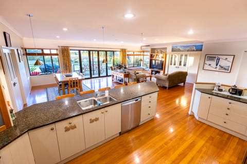 Exclusive House, 3 Bedrooms, Hot Tub, Garden View | Individually decorated, individually furnished, desk, laptop workspace