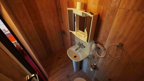 Small Double Room | Bathroom | Shower, free toiletries, hair dryer