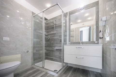 Standard Room | Bathroom | Shower, hair dryer, towels, soap