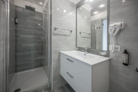 Superior Room | Bathroom | Shower, hair dryer, towels, soap
