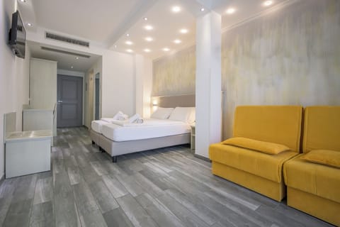 Superior Room, Garden View | Minibar, in-room safe, free WiFi, bed sheets