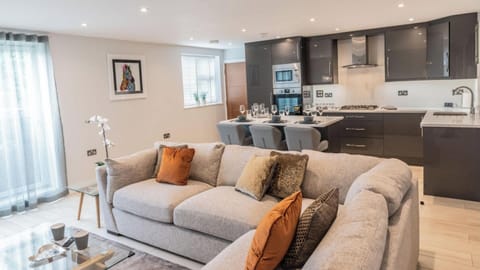 Apartment, Private Bathroom (Garden - Flat 4) | Lounge