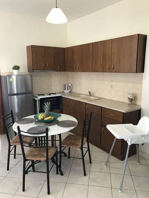 Suite, 2 Bedrooms, Sea View | Private kitchen | Electric kettle