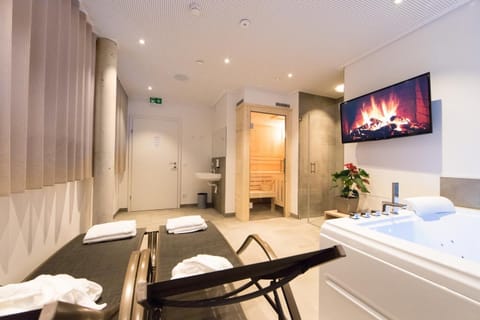 2 treatment rooms