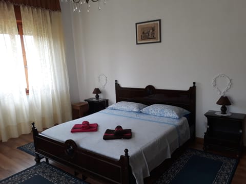 Triple Room, Shared Bathroom | 1 bedroom, free WiFi, bed sheets