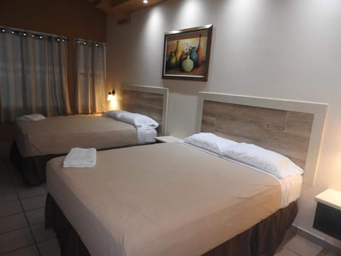 Desk, soundproofing, free WiFi, bed sheets
