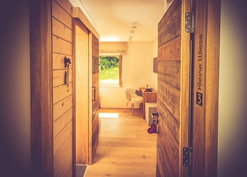 Comfort Single Room | Cribs/infant beds, free WiFi