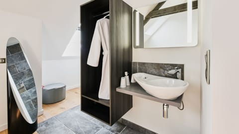 Premium Double Room, Non Smoking, Sea Facing | Bathroom | Shower, towels, soap, toilet paper