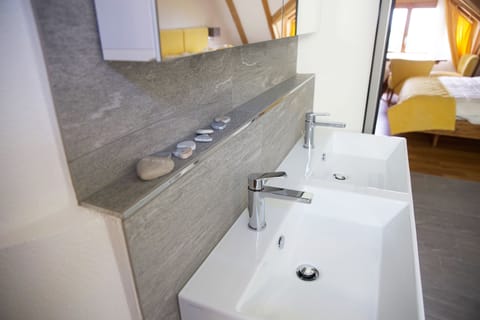 Suite | Bathroom sink