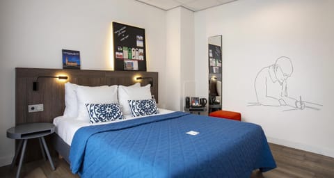 Standard Room, 1 Queen Bed, Non Smoking | Premium bedding, memory foam beds, in-room safe, desk