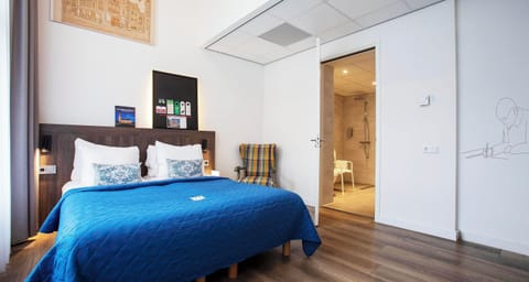 Suite, 1 Queen Bed, Non Smoking | Premium bedding, memory foam beds, in-room safe, desk