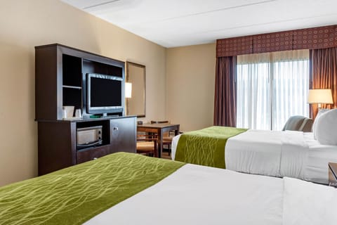 Desk, blackout drapes, iron/ironing board, free WiFi