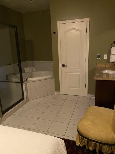 Room, 1 Twin Bed | Bathroom | Free toiletries, hair dryer, towels, soap