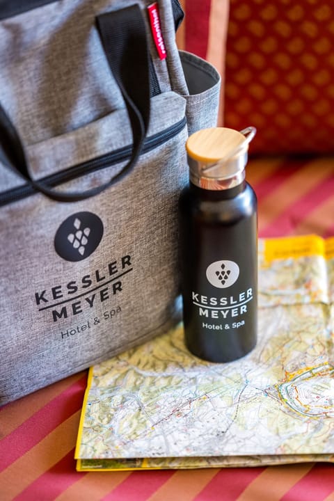 Hypo-allergenic bedding, minibar, in-room safe, free WiFi