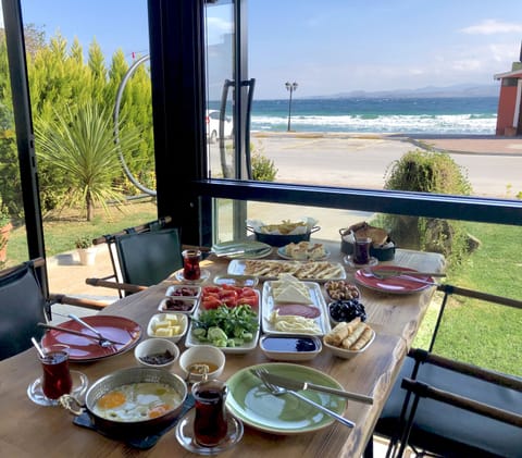 Free daily full breakfast