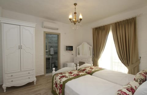 Minibar, in-room safe, laptop workspace, soundproofing