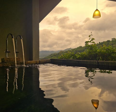 Romantic Suite | Deep soaking bathtub