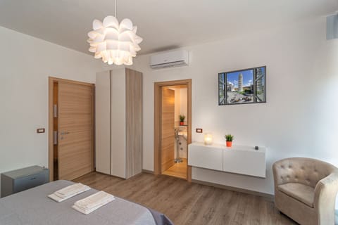 Triple Room | Blackout drapes, free WiFi, bed sheets