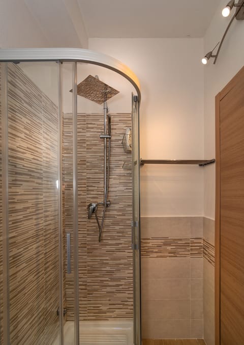 Double Room | Bathroom | Shower, hair dryer, bidet, towels