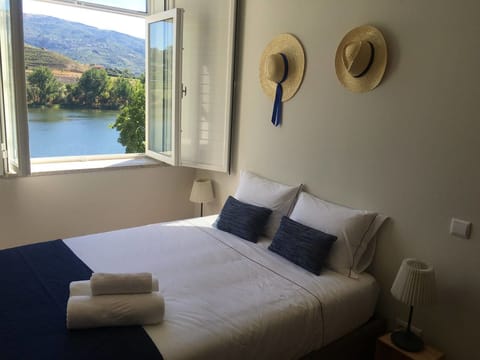 WiFi (free), bed sheets