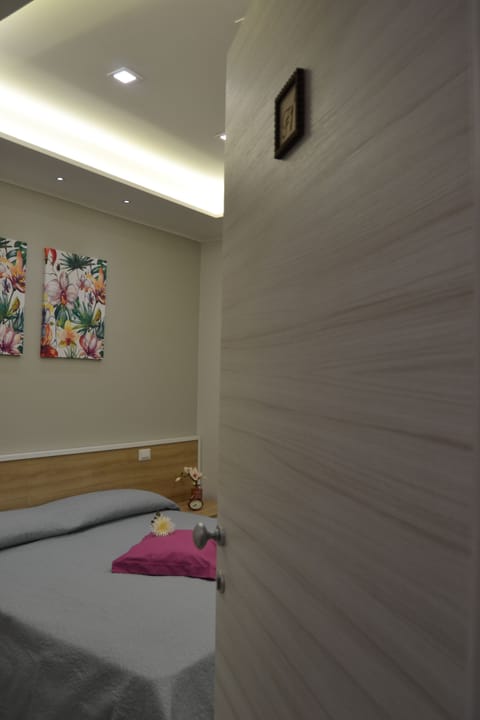 Single Room | Premium bedding, desk, blackout drapes, soundproofing