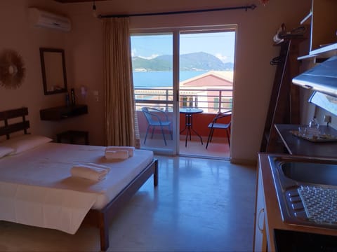 Basic Studio, Sea View | Hypo-allergenic bedding, in-room safe, individually decorated