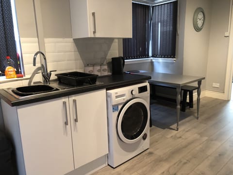 Samuel Place | Private kitchen | Fridge, microwave, stovetop, coffee/tea maker