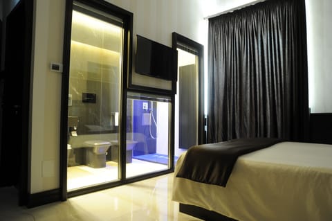 1 bedroom, minibar, desk, iron/ironing board