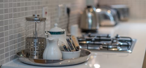 Full-size fridge, microwave, oven, stovetop