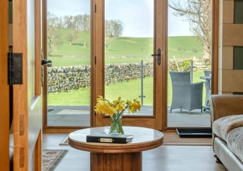 Deluxe Suite | Individually decorated, individually furnished, desk, blackout drapes