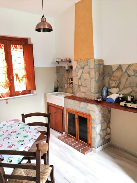 Classic Quadruple Room, Multiple Beds, Smoking | Private kitchenette | Fridge, stovetop, cookware/dishes/utensils