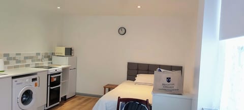 Comfort Studio, 1 Double Bed, Garden View | Private kitchen | Mini-fridge, microwave, coffee/tea maker, electric kettle