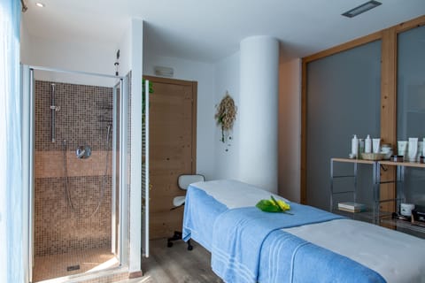 Turkish bath, body treatments, body scrubs, facials