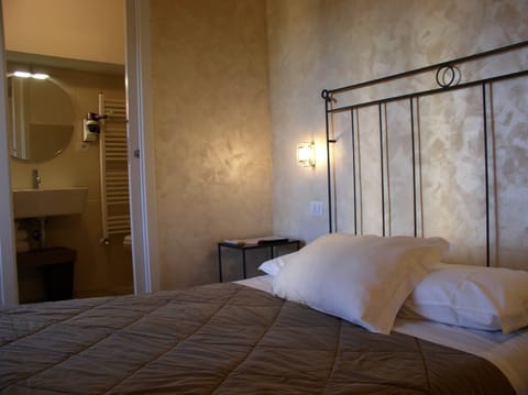 City Room | Minibar, in-room safe, individually furnished, desk