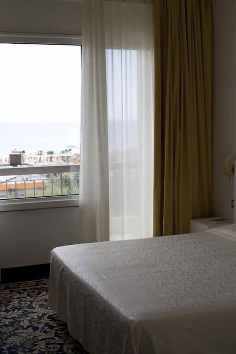 Cribs/infant beds, rollaway beds, free WiFi