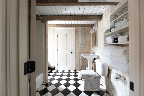 Standard Room, 2 Bedrooms, Non Smoking, River View | Bathroom | Designer toiletries, hair dryer, towels, soap