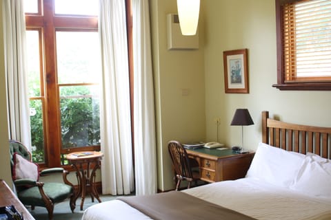 Pillowtop beds, desk, iron/ironing board, free WiFi