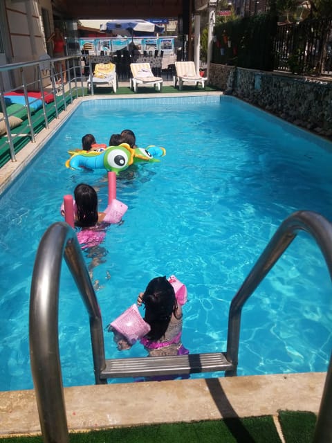 Seasonal outdoor pool, free cabanas, pool umbrellas