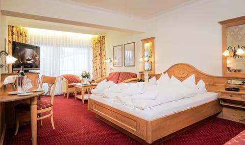 Studio (Double) | Minibar, in-room safe, desk, blackout drapes