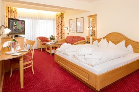 Studio (Double) | Minibar, in-room safe, desk, blackout drapes