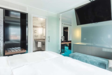 Junior Suite | In-room business center
