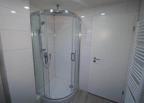 Free toiletries, towels, shampoo