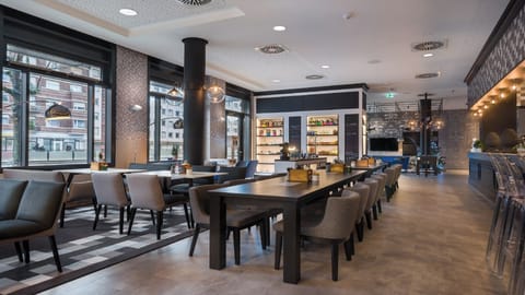 Daily buffet breakfast (EUR 19.00 per person)