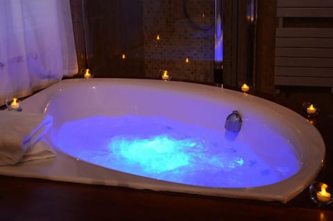 Double Room (Orchidée) | Jetted tub