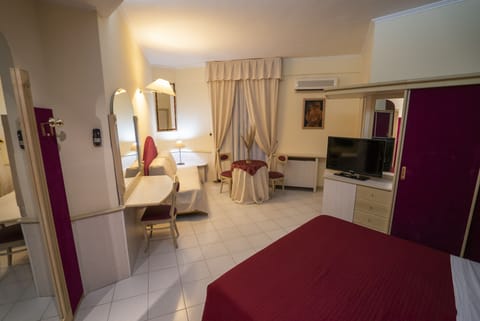 Double or Twin Room | Living area | Flat-screen TV