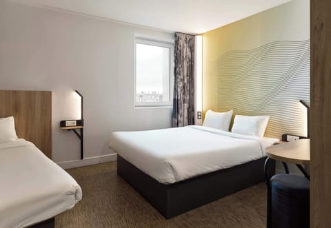 Triple Room, Non Smoking | Premium bedding, desk, blackout drapes, soundproofing