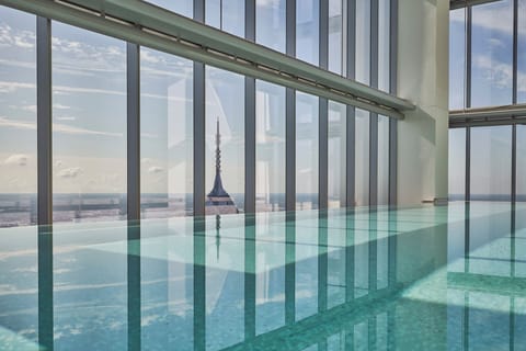 Indoor pool, sun loungers