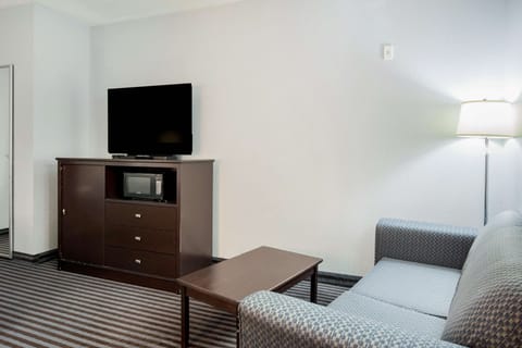 Pillowtop beds, desk, laptop workspace, free WiFi